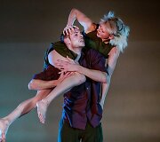 Kauno &scaron;okio teatro &bdquo;Aura&ldquo; premjera &ndash; &scaron;okio spektaklis &bdquo;Noriu maitinančios dienos i&scaron; tavo rankų&ldquo;