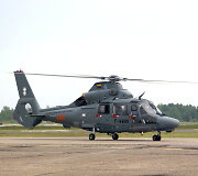 Lietuvos kariuomenė įsigijo naują paie&scaron;kos ir gelbėjimo sraigtasparnį &bdquo;Eurocopter&ldquo; AS365N3+  &bdquo;Dauphin&ldquo;.