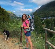 Mingailė Skuodytė su sūneliu ir savo &scaron;unimi kalnuose