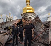 Volodymyras Zelenskis apsilankė Rusijos atakuotoje Kyjivo Pečorų lauroje