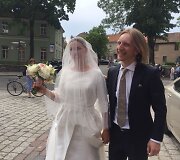 &bdquo;Žalvarinio&ldquo; lyderis Robertas Semeniukas Vilniuje tuokiasi su teisininke Edita Matulevičiūte. 