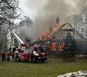 Veliuonos miestelyje užsiliepsnojo senoji mokykla