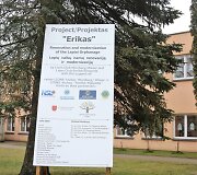 Lapių pagrindinės mokyklos direktorė Vilija Lukauskienė džiaugiasi naujai i&scaron;kilusiais Bendruomenės namais.