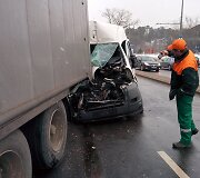 Krovininio mikroautobuso ir vilkiko avarija Savanorių pr., Vilniuje