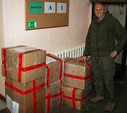 Lietuvos kariuomenės i&scaron;minuotojas perdavė labdaros siuntą Ukrainos kolegoms