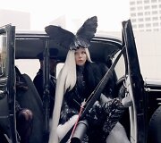 Lady Gaga dainos &bdquo;G.U.Y.&ldquo; vaizdo klipe