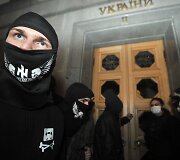 Ukrainos ultranacionalistinio judėjimo &bdquo;Pravyj sektor&ldquo; nariai prie Auk&scaron;čiausiosios Rados