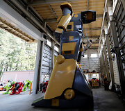 Japonų inžinierius pristatė i&scaron; vidaus valdomą milžini&scaron;ką robotą