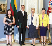 Edgaras Montvidas su artimaisiais ir prezidente Dalia Grybauskaite