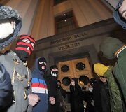 Ukrainos ultranacionalistinio judėjimo &bdquo;Pravyj sektor&ldquo; nariai prie Auk&scaron;čiausiosios Rados
