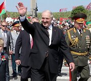 Baltarusijos prezidentas Aleksandras Luka&scaron;enka su sūnumi Nikolajumi