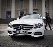 Rotu&scaron;ės aik&scaron;tėje pristatyti naujausi &bdquo;Mercedes-Benz&ldquo; modeliai