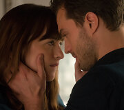 Jamie Dornanas ir Dakota Johnson filme &bdquo;Penkiasde&scaron;imt tamsesnių atspalvių&ldquo;