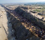 Palestiniečiai grįžta į namus nuniokotoje &scaron;iaurinėje Gazoje