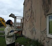 T.Vincaitis.ant sienos.nusprendė nutapyti dvi mergaites, kurių viena yra krik&scaron;to dukra.