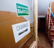 Mokykla Ukrainos kare &ndash; su smėlio mai&scaron;ais ant langų ir požemine slėptuve