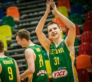 Lietuvos jaunimo (iki 18 metų) krep&scaron;inio rinktinė.Rokas Jokubaitis