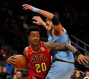 Jonas Valančiūnas ir Johnas Collinsas