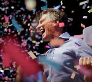 Naujasis Argentinos prezidentas Mauricio Macri &scaron;venčia pergalę