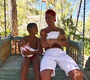 Cristiano Ronaldo su vaikais Cristiano jaunesniuoju ir dvynukais Eva bei Mateo
