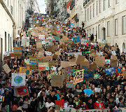 Lisabonos jaunimas demonstracijoje dėl klimato kaitos