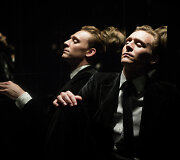 Tomas Hiddlestonas filme &bdquo;Auk&scaron;ta klasė&ldquo;