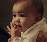 Kim Kardashian ir Kanye Westo dukra North &bdquo;Vogue&ldquo; fotosesijoje