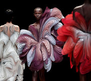&bdquo;Iris van Herpen&ldquo; kolekcija Paryžiuje