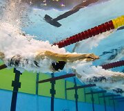 200 m plaukimo peteli&scaron;ke moterų startas