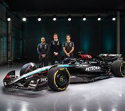 &bdquo;Mercedes&ldquo; pristatė naują F1 bolidą W15
