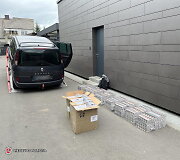 Policijos pareigūnai automobilyje aptiko kontrabandinių cigarečių slėptuvę