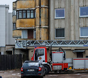 Kaune degė balkonas daugiabutyje