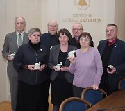 Apdovanoti lietuvių kalbos puoselėtojai