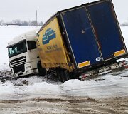 Netoli Panevėžio nuo kelio nuvažiavo vilkikas