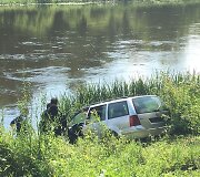 Į Nerį įlėkė automobilis