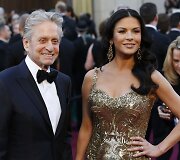Catherine Zeta-Jones ir Michaelas Douglasas &scaron;venčia gimtadienius