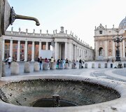 Vatikano &Scaron;v. Petro aik&scaron;tės fontanai