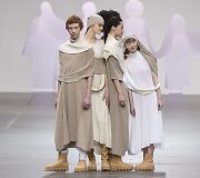 &bdquo;Issey Miyake&ldquo; 2020&ndash;2021 m. rudens ir žiemos kolekcijos modelis