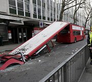 Dviauk&scaron;čio autobuso avarija Londone 