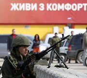 Rusijos karys prie  Ukrainos karinių jūrų pajėgų &scaron;tabo Sevastopolyje 