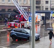 Į namą esantį &scaron;alia Seimo skubėjo ugnegesiai gelbėtojai