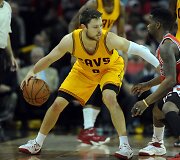 Matthew Dellavedova ir Aaronas Brooksas