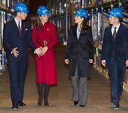 Didžiosios Britanijos princas Williamas su žmona Catherine ir Danijos princas Frederikas su žmona Mary