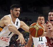 Darju&scaron;as Lavrinovičius ir Omeras A&scaron;ikas