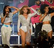 Beyonce su &bdquo;Destiny's Child&ldquo; narėmis Michelle Williams ir Kelly Rowland