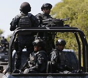 Dingusių studentų ie&scaron;kojo Meksikos policija
