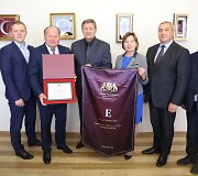 Kauno rajono savivaldybės vadovai su Europos verslo asamblėjos apdovanojimais