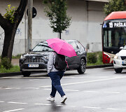 &Scaron;iandien i&scaron;eiti i&scaron; namų be skėčio nerekomenduojama