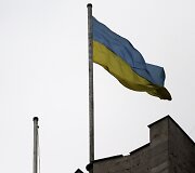 Ukrainos vėliava ant vyriausybės pastato Donecke