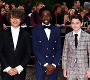 Serialo &bdquo;Keisti dalykai&ldquo; aktoriai Gatenas Matarazzo, Calebas McLaughlinas ir Noah Schnappas